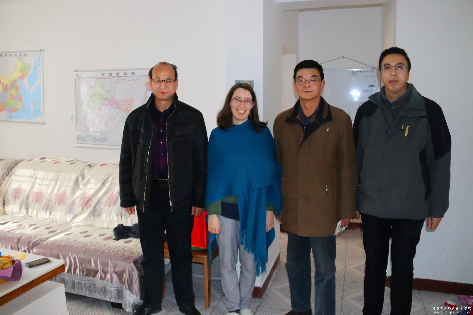 郭建忠副书记看望慰问在学校工作的外籍教师
