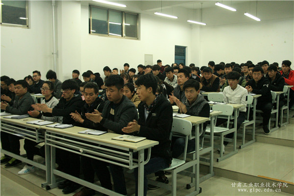 会上,学院主管学生工作的党总支副书记潘栋老师,学生辅导员孟小涛