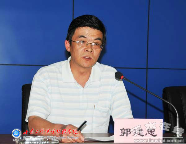 学院党委副书记郭建忠同志宣布了6月7日院党委"创先争优"专题会议决议