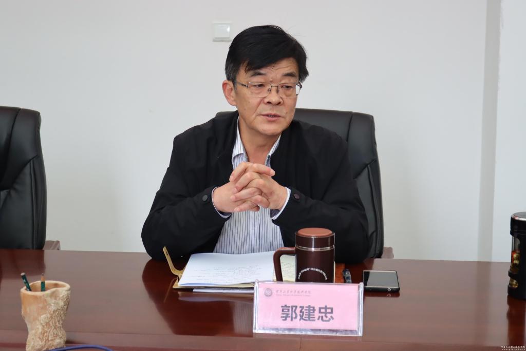 学校召开第十二次党委理论学习中心组扩大会议